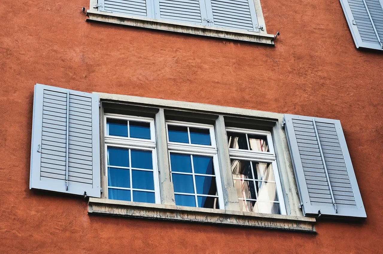 Comment poser du mastic vitrier : conseils pratique pour les débutants –  maisonethier