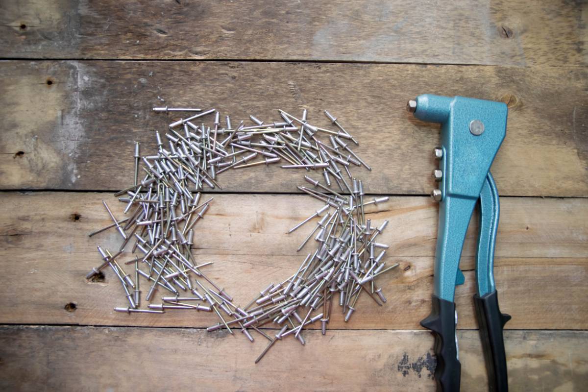 Comment choisir une pince à rivet professionnelle ?